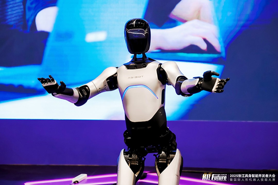 J9娱乐集团远征A2成全球首个同时拥有中美欧认证的人形机器...